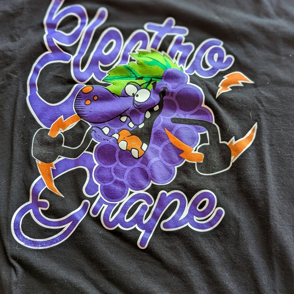 Gently worn Men's T-shirt 👕 - Picture 1 of 4